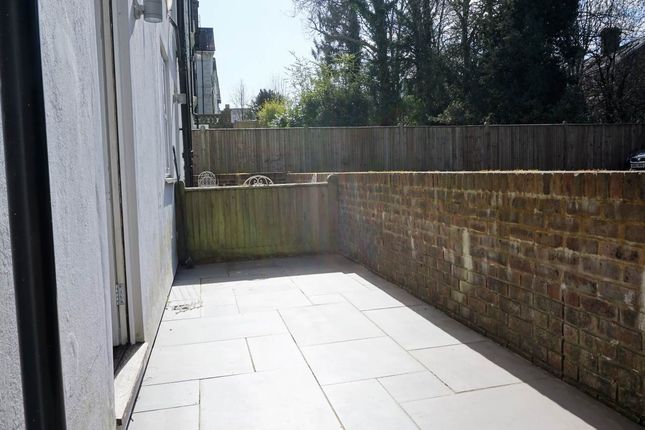 12, 43 Ugr - Patio.Jpg