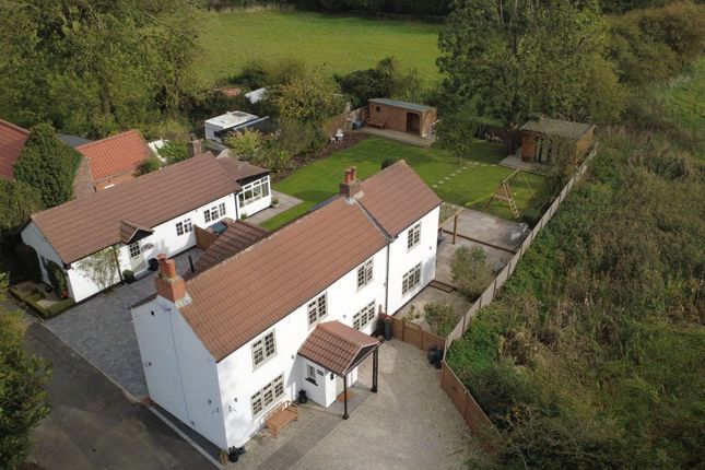 4-bed detached on Old Cottage Manor Road, Goole, £450,000