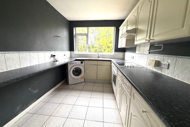 90b Lowry Court Radcliffe New Road, Manchester photo 3