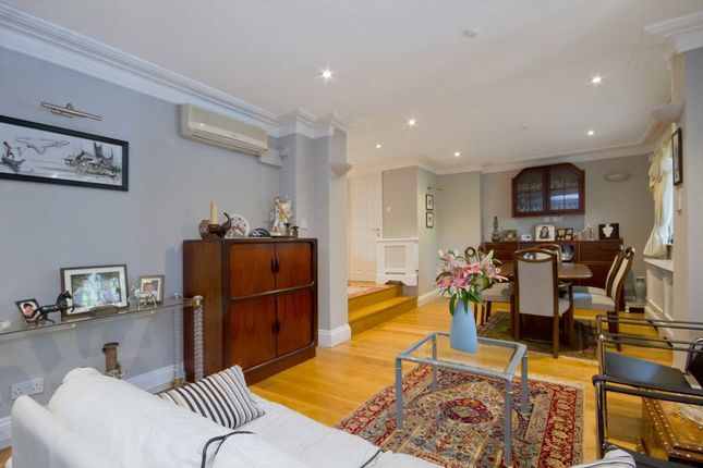 6, Surrey Crescent, London photo 3