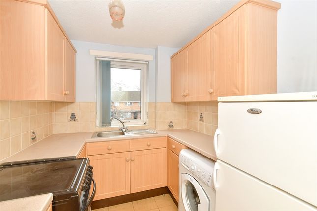 Mungo Park Road, Rainham photo 3