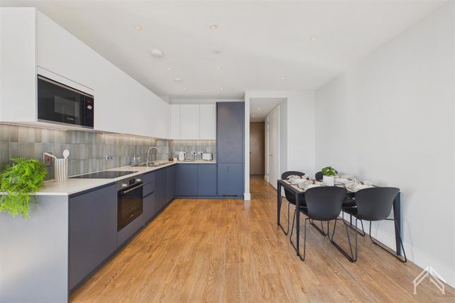 3 Park Lane, Wembley photo 3