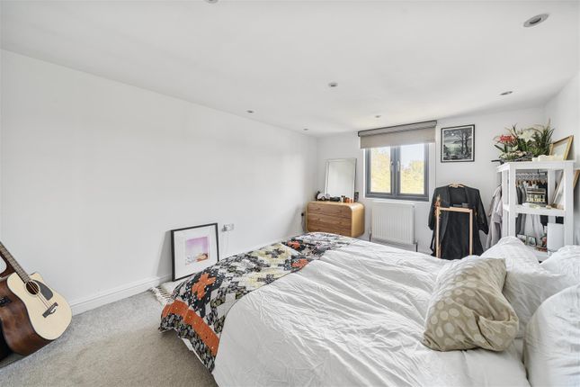 1, Winters Road, Thames Ditton photo 2