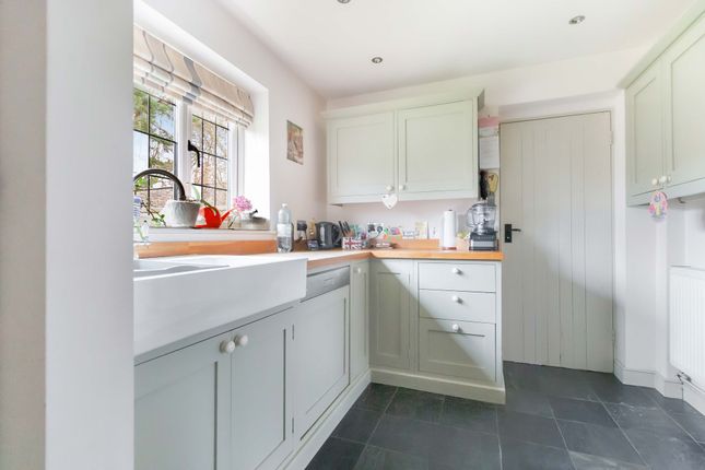 9 Linden Chase, Uckfield photo 3