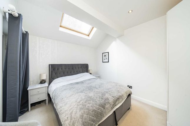 Flat for sale in Algarve Road, London