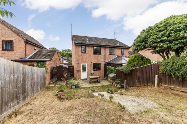2 Kent Close, Abingdon photo 4