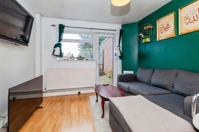 8, Redwood Gardens, Godolphin Road, Slough photo 2
