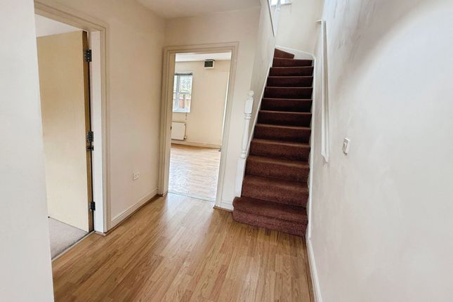 45 Gatcombe Way, Telford photo 3