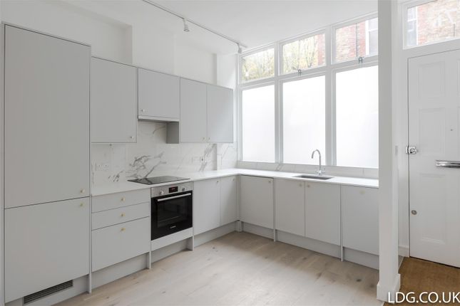 Flat to rent in New North Street, Bloomsbury