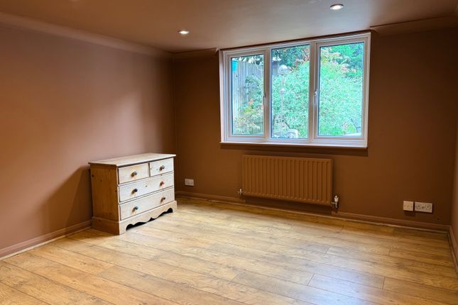 The Cottage,136, Forest Road, Bordon photo 5