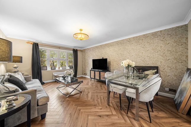 5 St Georges Lodge, Queens Road, Weybridge photo 3
