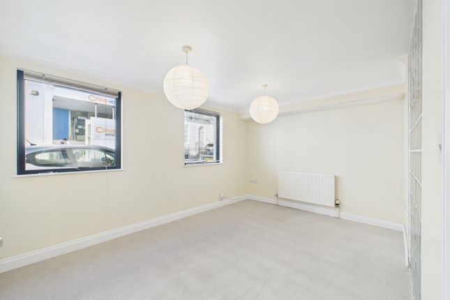 Cam01740G0-Pr0472-Still001