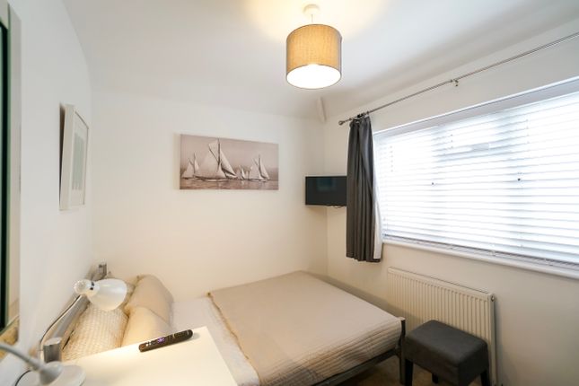 Thumbnail Room to rent in London Road, Earley, Reading