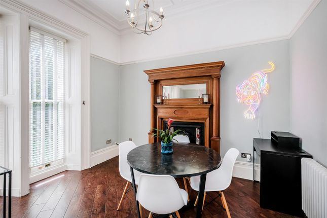 Flat for sale in Kingsley Grange, The Rise, Snaresbrook