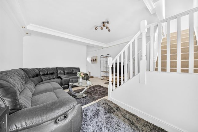 62, Saville Road, Romford photo 3