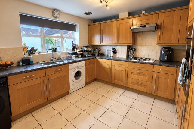 Sandalwood Road, Westbury photo 4
