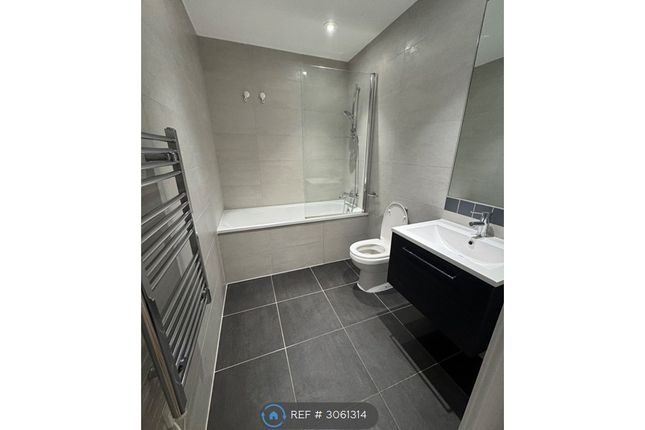 Flat, Cornwall House High Street, Slough photo 5