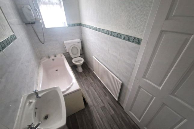 173, Roundthorn Road, Oldham photo 5