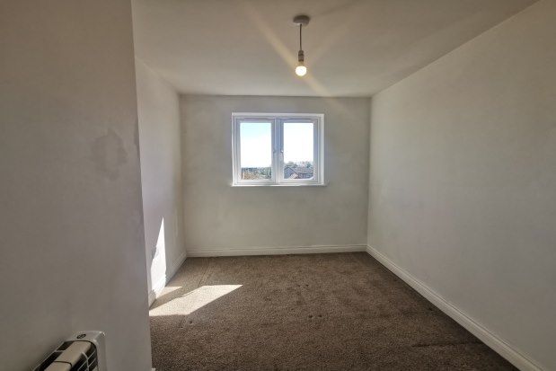 Flat to rent in Santingley Court, Wakefield