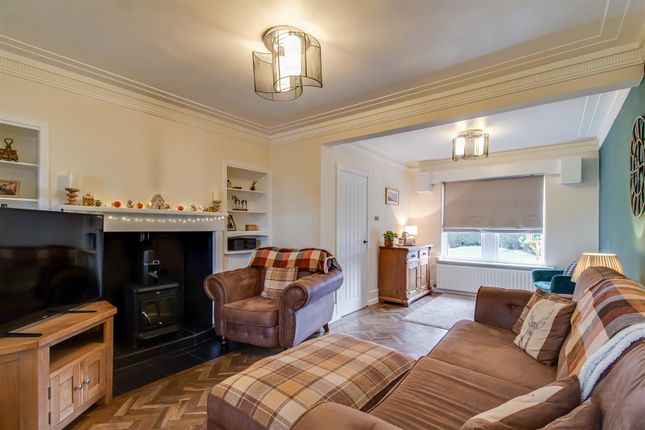 16, Hedley Crescent, Wakefield photo 4