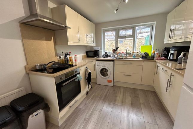 27, Queens Road, London photo 3