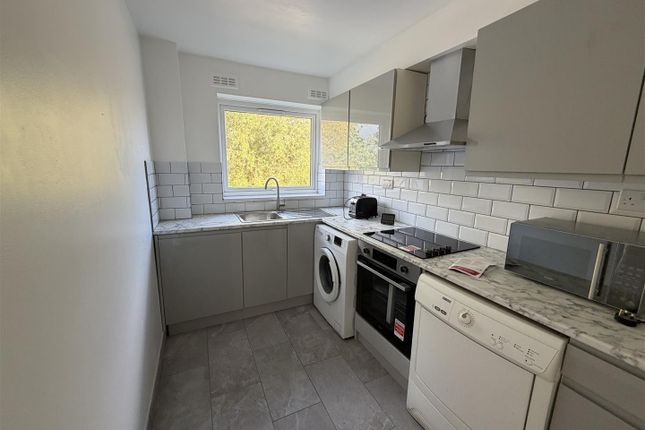 40, Oakley Close, Isleworth photo 3