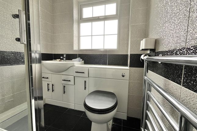 Flat 6 Turpins Court, 291, Holland Road, Holland-on-Sea photo 4