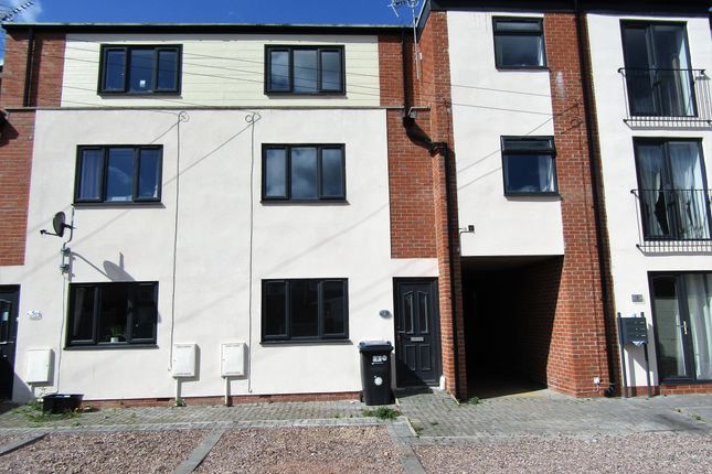 Semi-detached house to rent in Haywards Close, Erdington, Birmingham, West Midlands B23