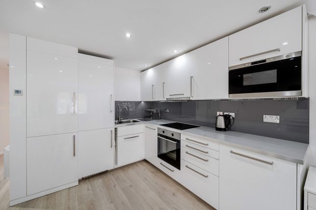 26, Weald Close, London photo 4