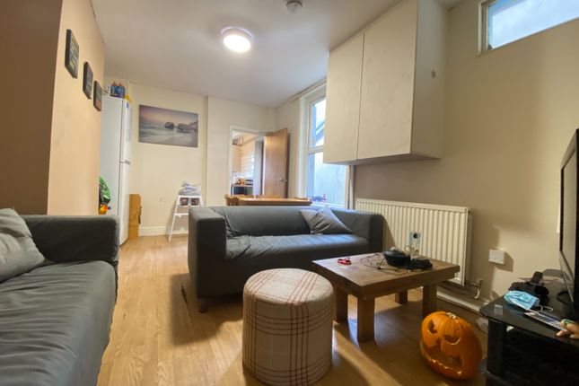 5-bed terraced on 79, Woodville Road, Cardiff, £2,625/mo