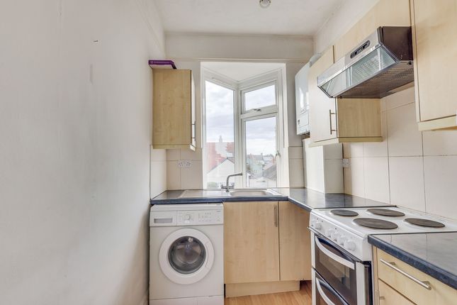 Flat for sale in Lord Roberts Avenue, Leigh-On-Sea