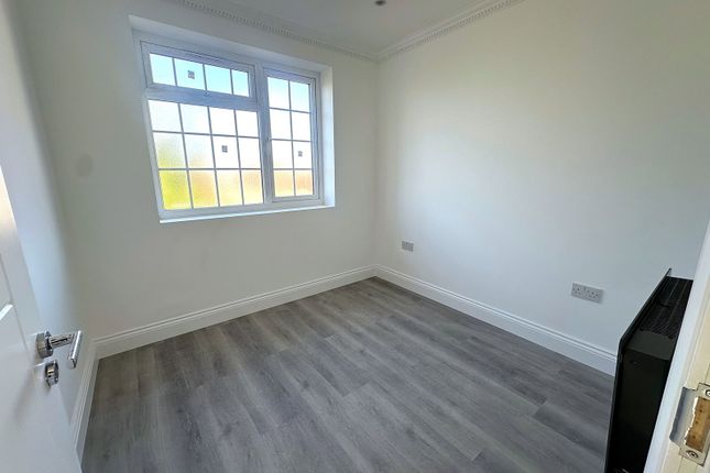 523, Yeading Lane, Northolt photo 2