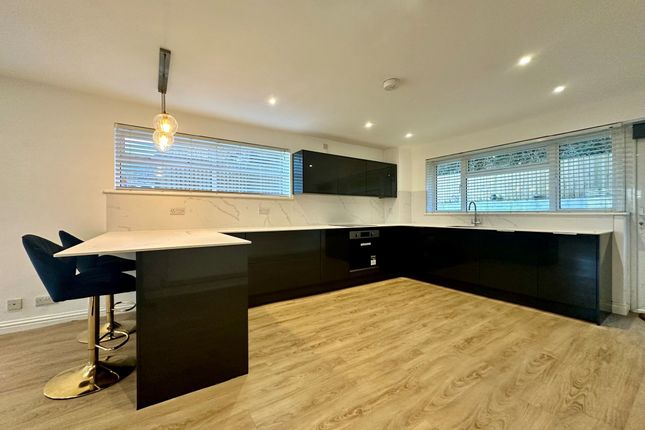 30 Park Drive Close, Newhaven photo 2