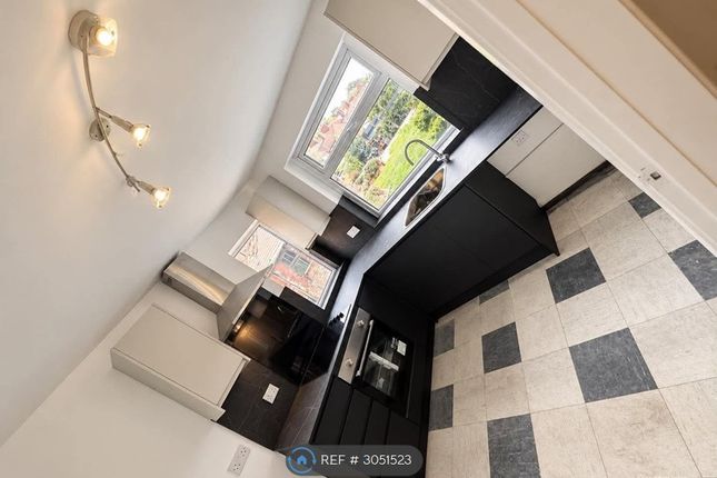 Flat, Sunny Bank, Hull photo 4