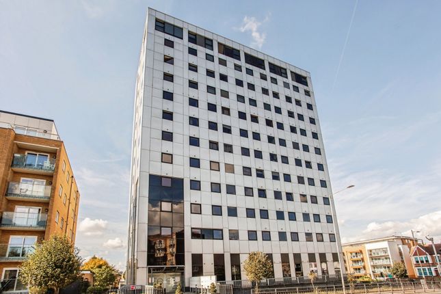 2-bed flat on 27, Highbanks, Southend-On-Sea, £220,000