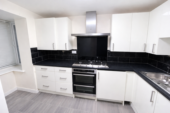 120, Milton Keynes photo 2