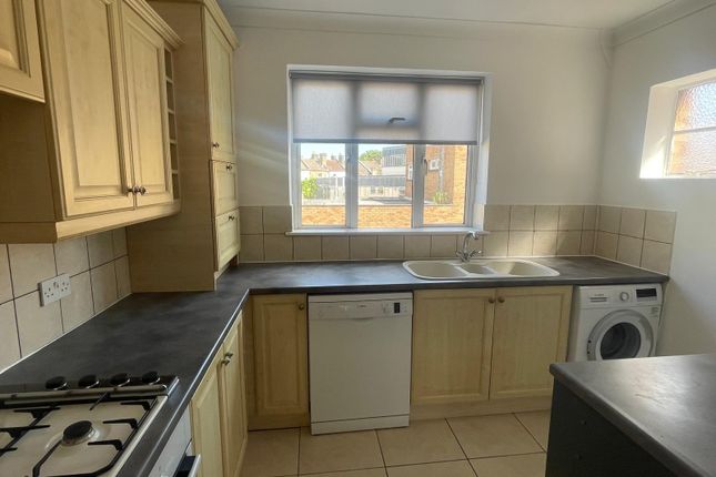 25a, Court Yard, Eltham photo 3