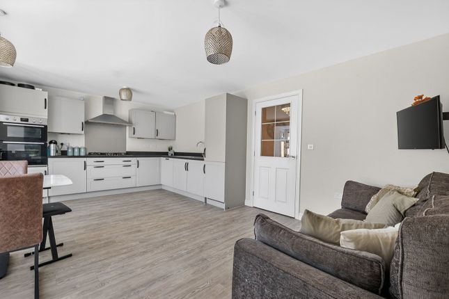 76, Peregrine Way, Wixams photo 4