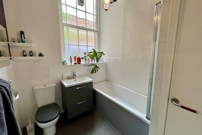 Flat C, Chapel Court,, Chapel Street, Cheshire photo 4