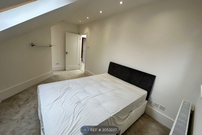 Room to rent in Barnet Gate Lane, Barnet
