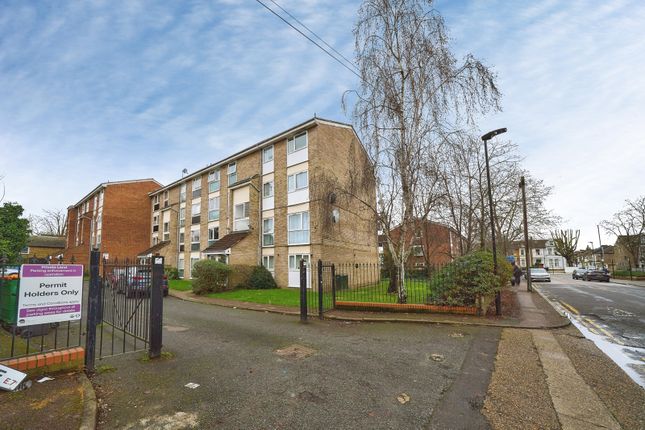 14, Aylesbury Close, London photo 2