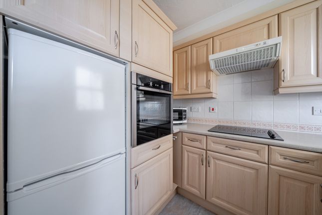 Flat 24, Jubilee Court,, Commercial Street, Gloucestershire photo 3
