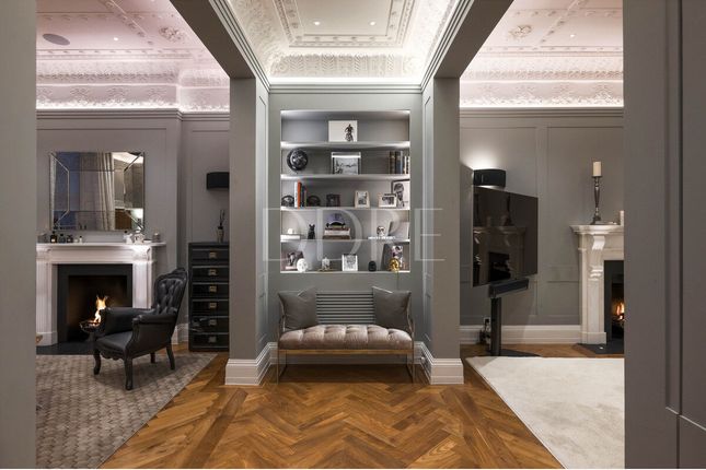 Duplex for sale in Eaton Place, London