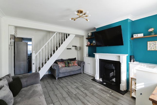 47, Southend Road, Stanford-le-Hope photo 3