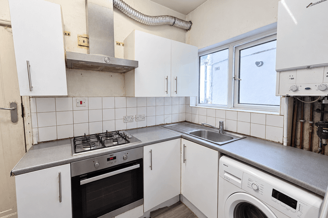 15 Barham Close, WEMBLEY photo 5