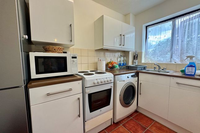 5, Florence Close, Harlow photo 4