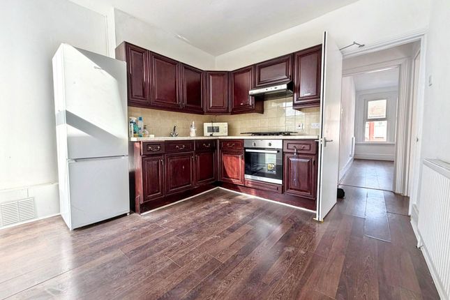 140 Westbury Avenue, London photo 2