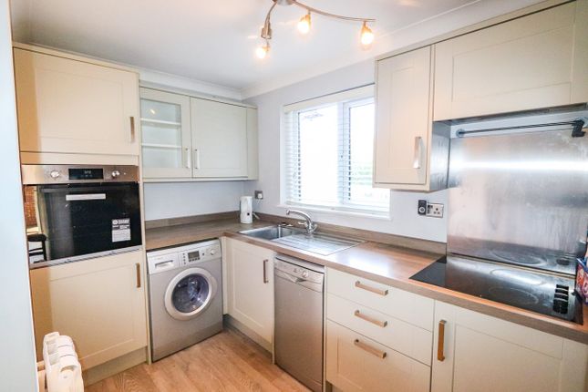18 Abbey Court, St Martins Way, Battle photo 2