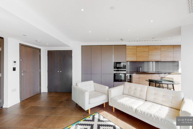 Flat to rent in Chronicle Tower, City Road, Clerkenwell, London