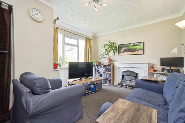 18, Fearnville Place, Leeds photo 2